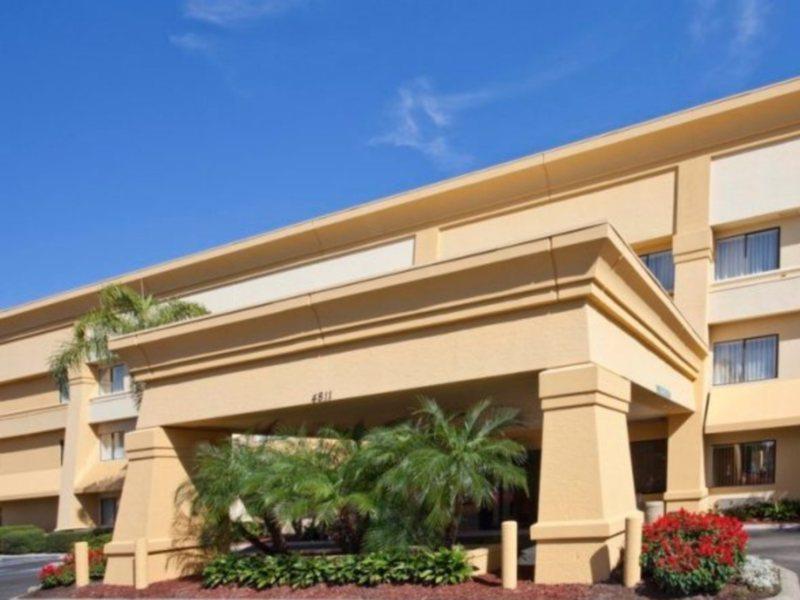 מלון Mango La Quinta By Wyndham Tampa Fairgrounds - Casino מראה חיצוני תמונה